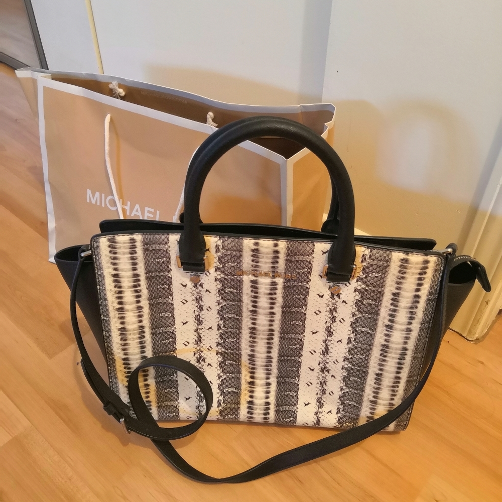 Micheal Kors snake skin purse